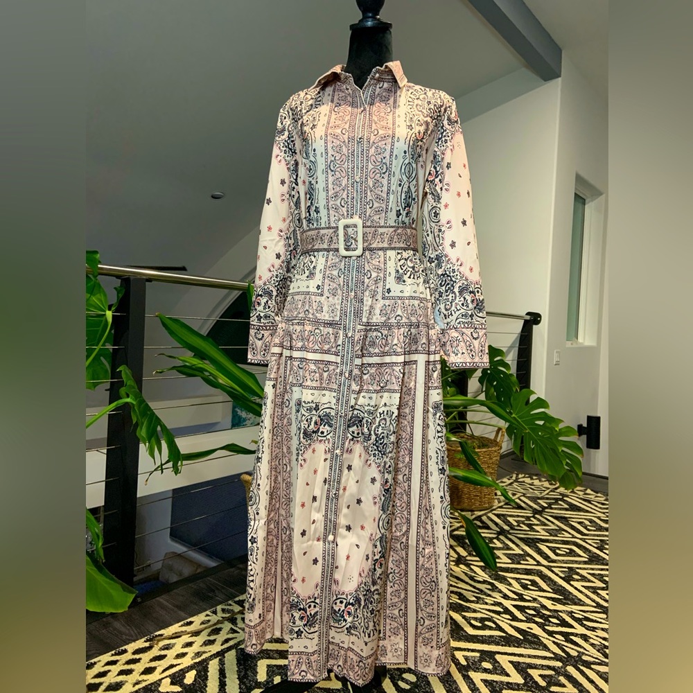 Boho/Vintage Look Paisley Dress with belt.